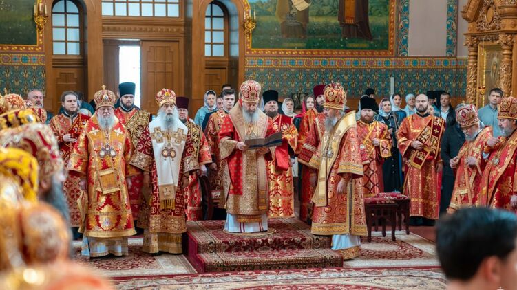 Митрополит Киевский и всея Украины Онуфрий зачитывает обращение по случаю третьей годовщины собора в Феофании. Фото: church.ua