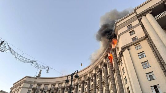 Чим били по Кабміну, чи чекає на Україну осінь без світла, на кого покаже нардеп Христенко. Підсумки