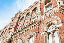 Рахунки, платежі та перекази українців збираються обмежити. Про що проект закону про реєстр дропів