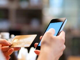 Банкіри відфутболюють перекази українців, які провалили фінмоніторинг, і люди залишаються без грошей