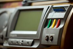 "Власть раскололась на два лагеря"