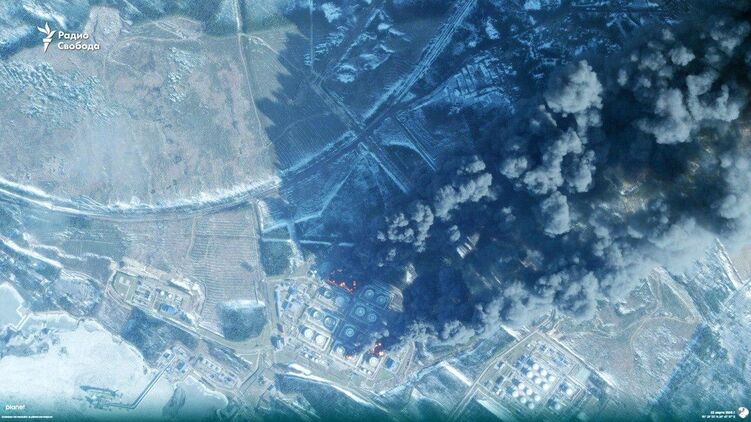 Удар українського дрону по нафтовому терміналу у Ленінградській області РФ. Кадри 