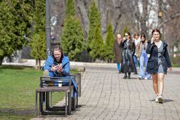 Зростання мобільних тарифів, лікарняні по-новому, разова виплата 1500 грн. Що зміниться в Україні з 1 квітня