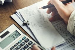 Посылочный посредник, военный сбор на 3 года, ловушки "налога на OLX"