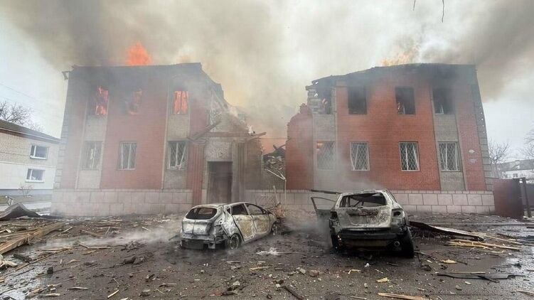Кадры разрушенной налоговой в Новгород-Северском