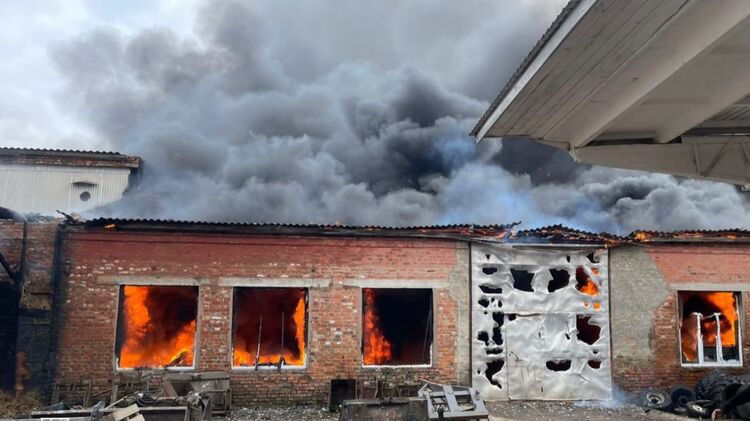 Наслідки ударів по Чернігівській області. Фото: ДСНС