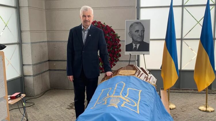 На этой неделе прах Мельника отправили из Люксембурга в Украину
