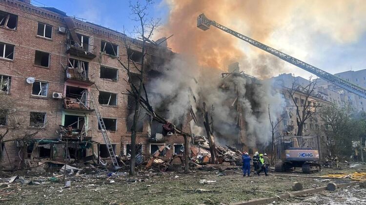 Наслідки недавнього удару по Києву. Фото: Нацполіція