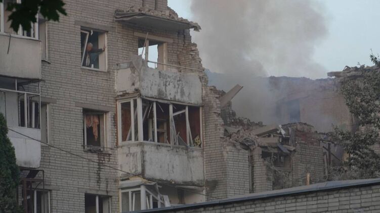 Пострадавший из-за удара жилой дом во Львове. Фото: ГСЧС