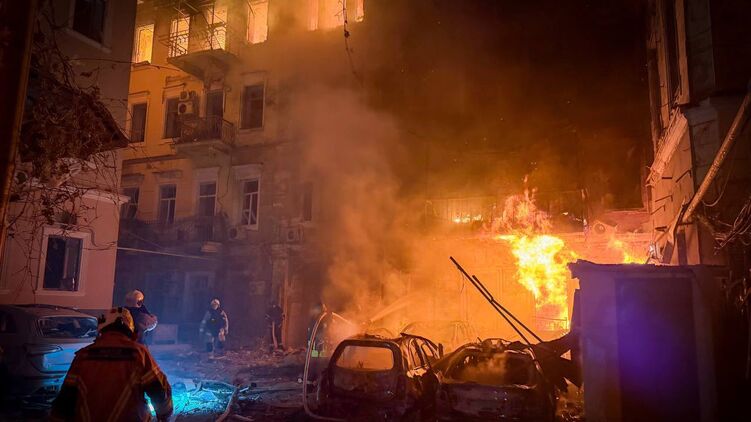 Наслідки нічної атаки на Одесу. Фото: ДСНС