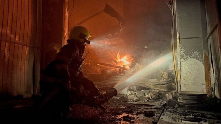 Наслідки удару по Київській області. Фото: ДСНС