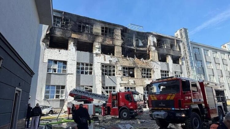 Последствия удара по дата-центру Cosmonova в Киеве. Фото: Фейсбук