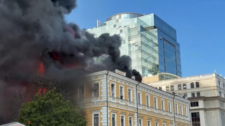 Наслідки удару по Києву. Фото: ДСНС