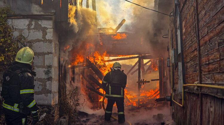 Наслідки обстрілу на Сумщині. Фото: ДСНС