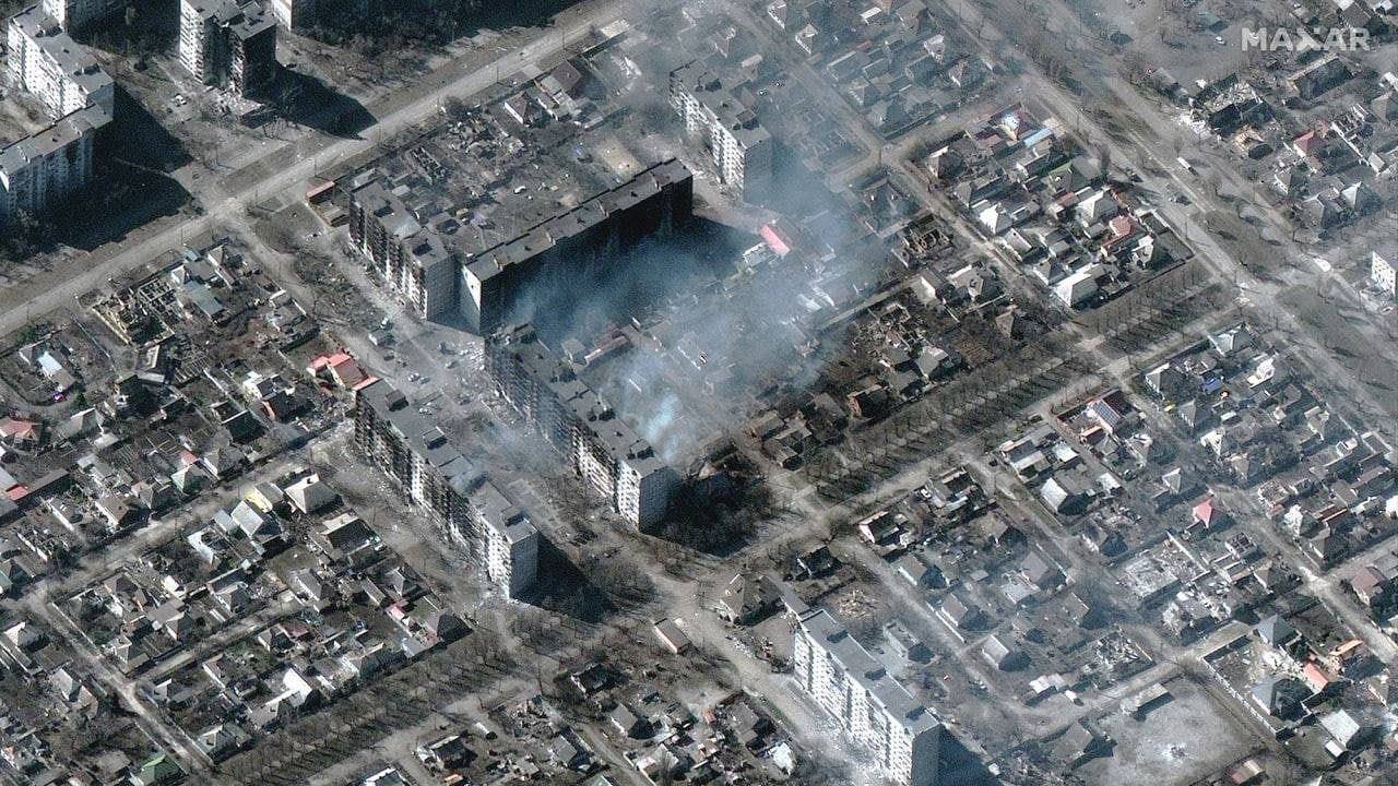 Maxar Technologies показала спутниковые снимки боев с оккупированного РФ Мариуполя