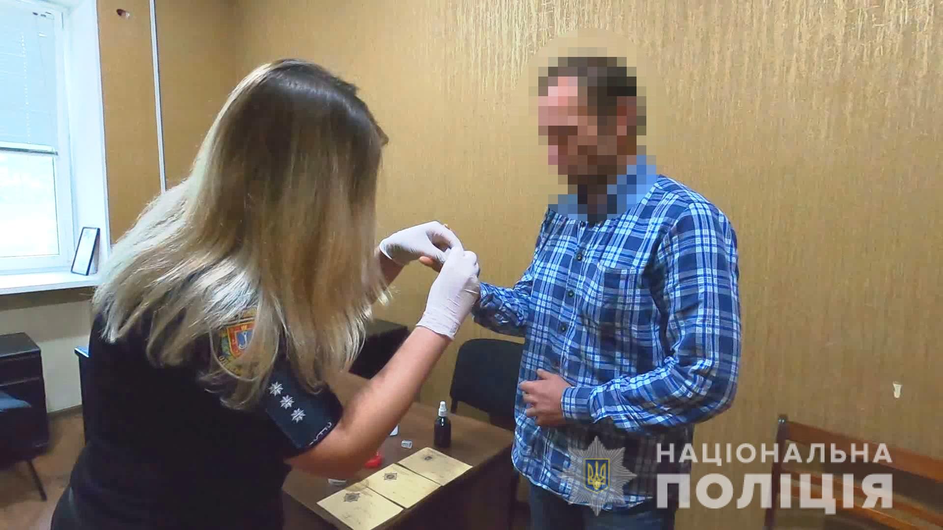 Мужчина хотел продать гранаты. Скриншот из сообщения полиции