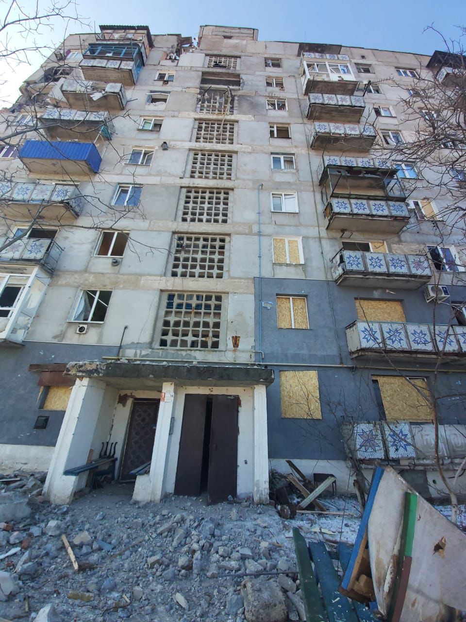 Нью-Йорк Донецкой области попал под обстрел - фото последствий