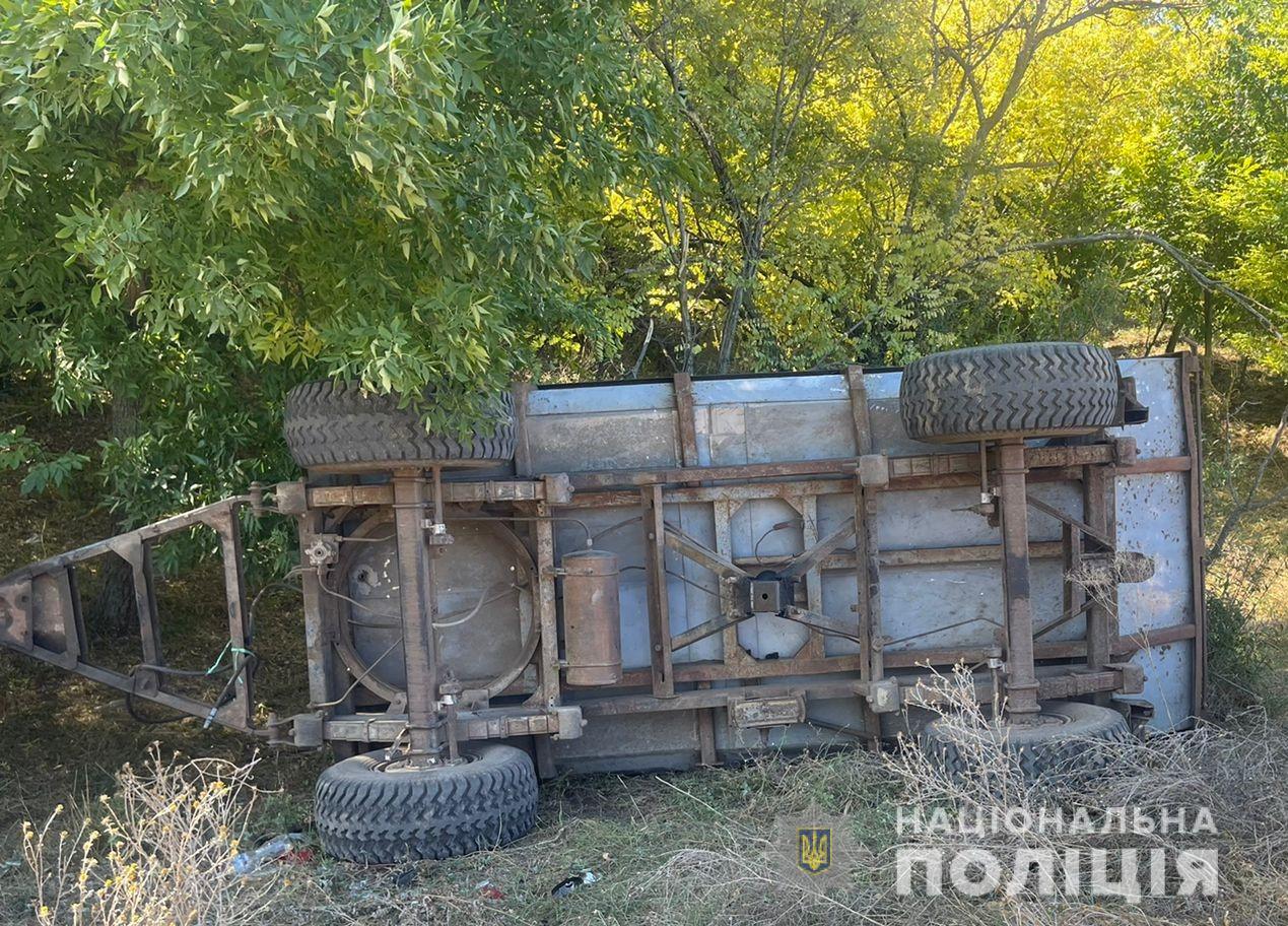 В ДТП перевернулся трактор. Скриншот из сообщения Нацполиции