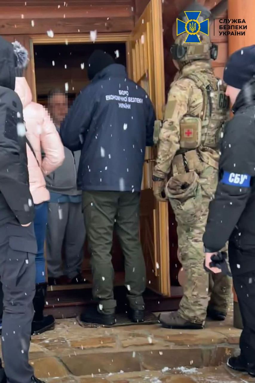 У Коломойского прошли обыски