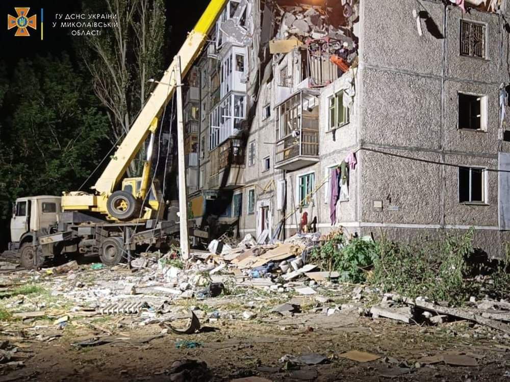 Удар российской ракетой по многоэтажке в Николаеве