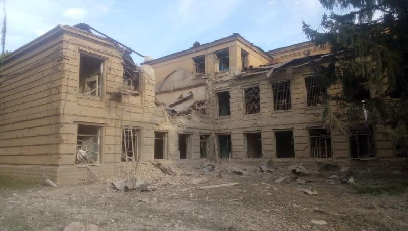 Химико-механический техникум в Славянске и средняя школа в Николаевке попали под обстрел