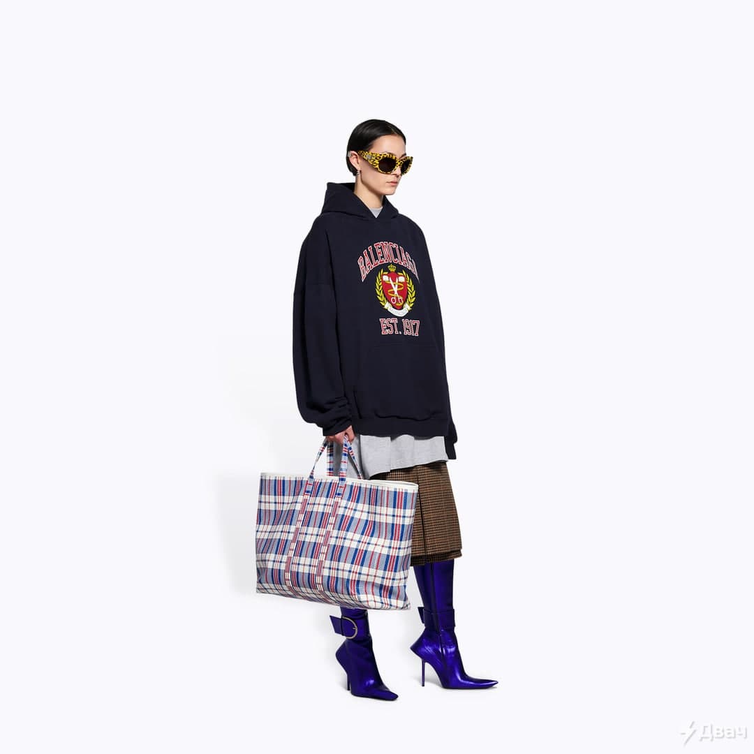 Balenciaga выпустил клетчатую хозяйственную сумку