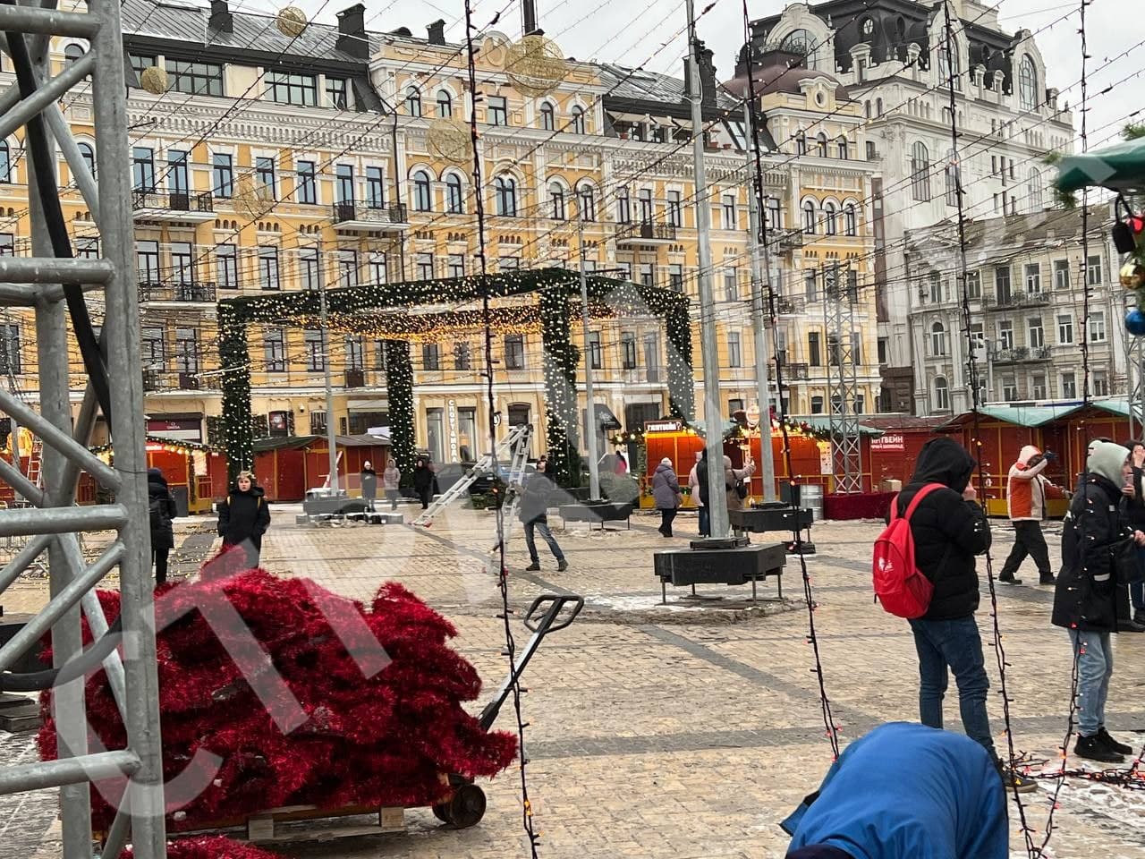 Демонтаж новогодней ярмарки. Фото Страны
