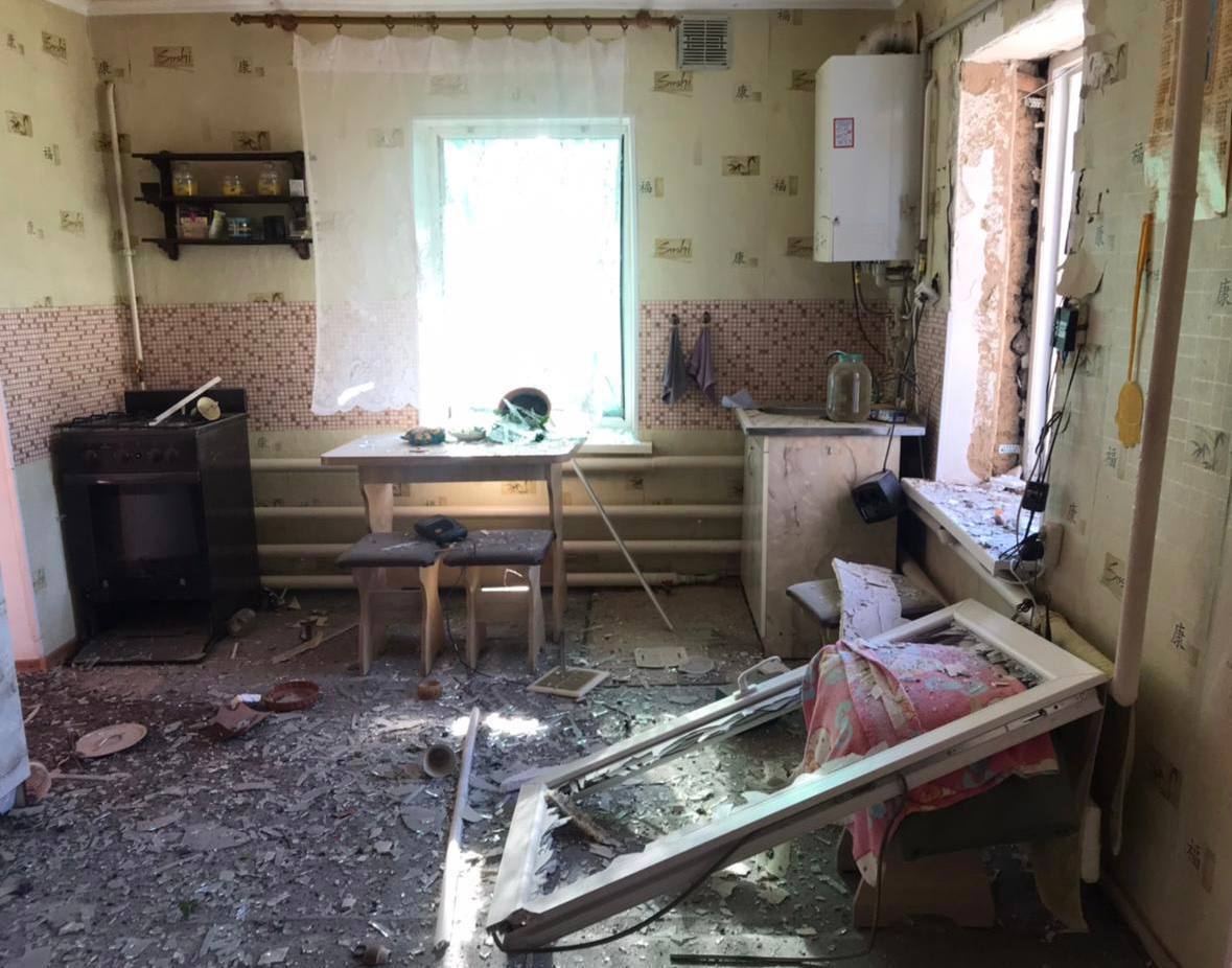 Последствия обстрела в Никополе