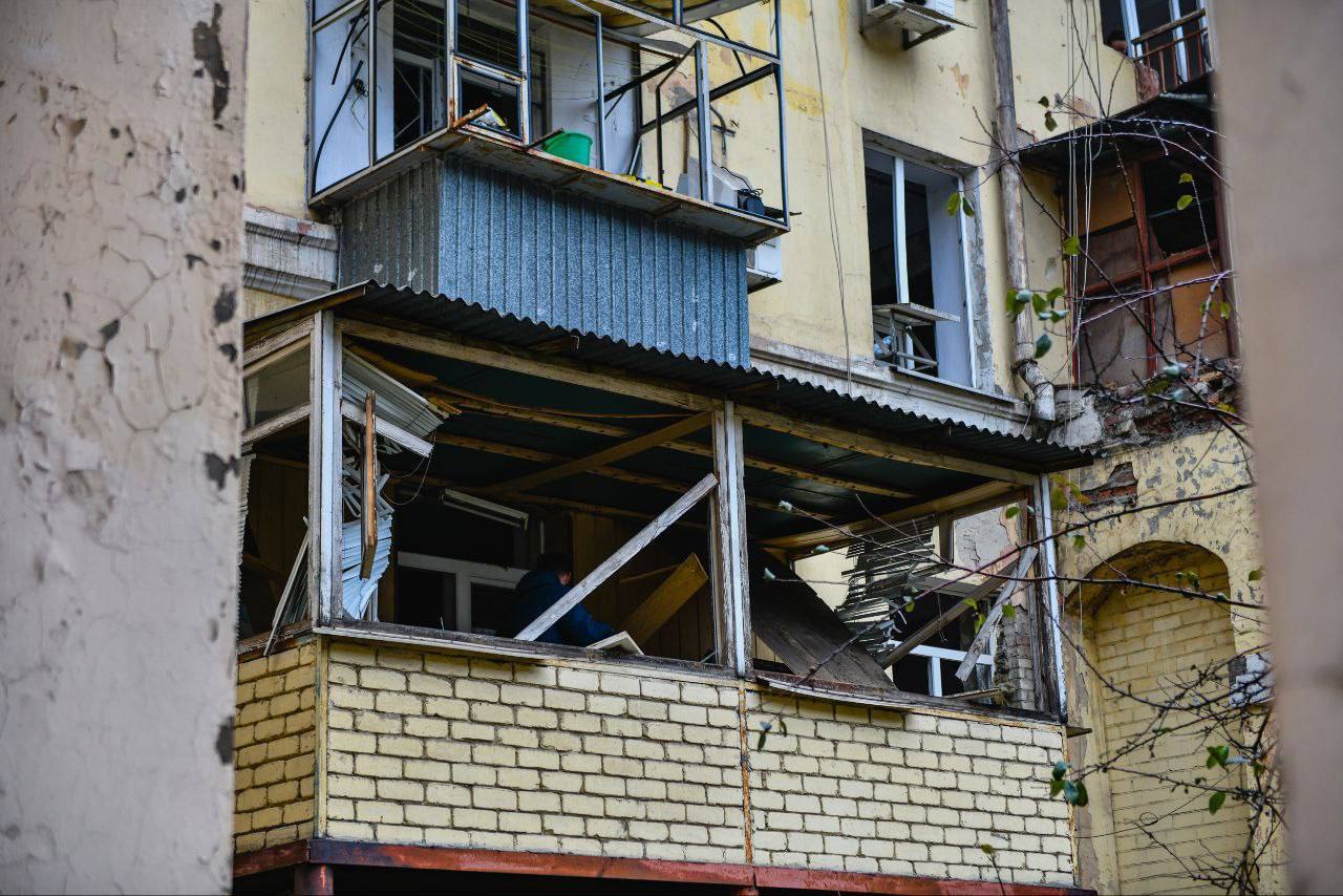 Дом в Днепре после обстрела