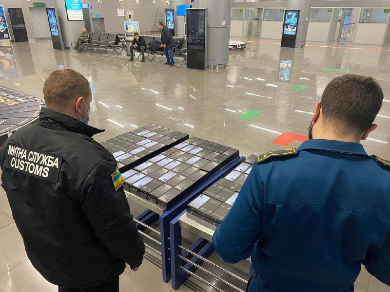 Одессит пытался провезти в Украину партию iPhone на 7 миллионов гривен