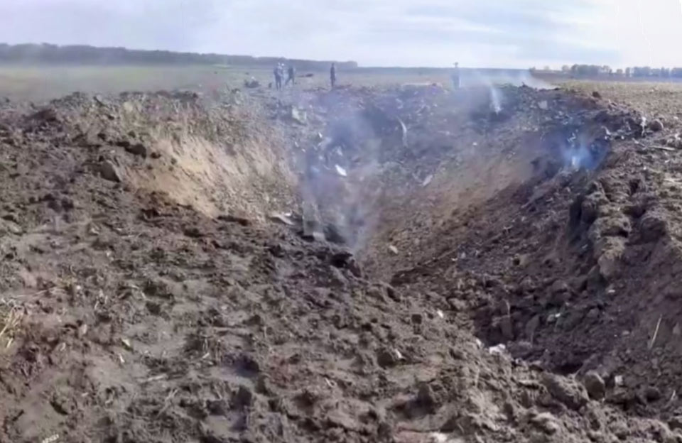 воронка от падения самолета