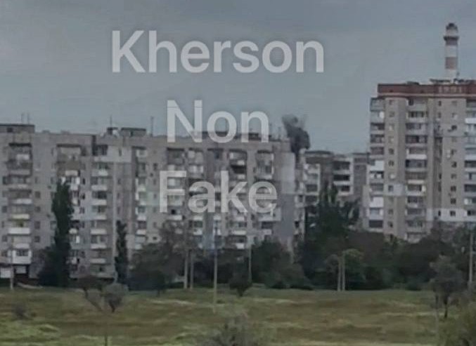 Фото удару дрона у житловий будинок у Херсоні. Джерело &ndash; Телеграм
