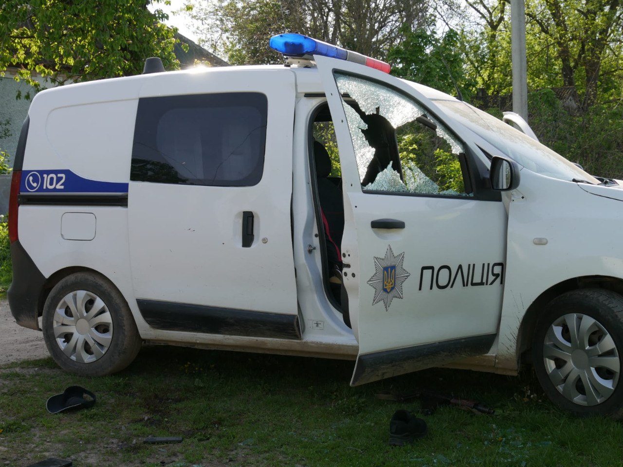 Фото розстріляний автомобіль поліції. Джерело &ndash; Поліція України