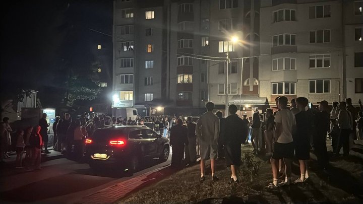 Фото (3) з місця конфлікту тернополян з ТЦК. Джерело – Телеграм