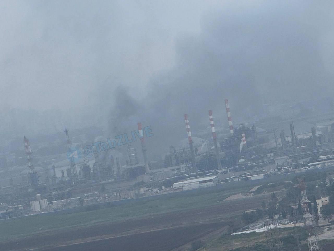 Фото палаючого НПЗ у Хайфі. Джерело &ndash; Телеграм