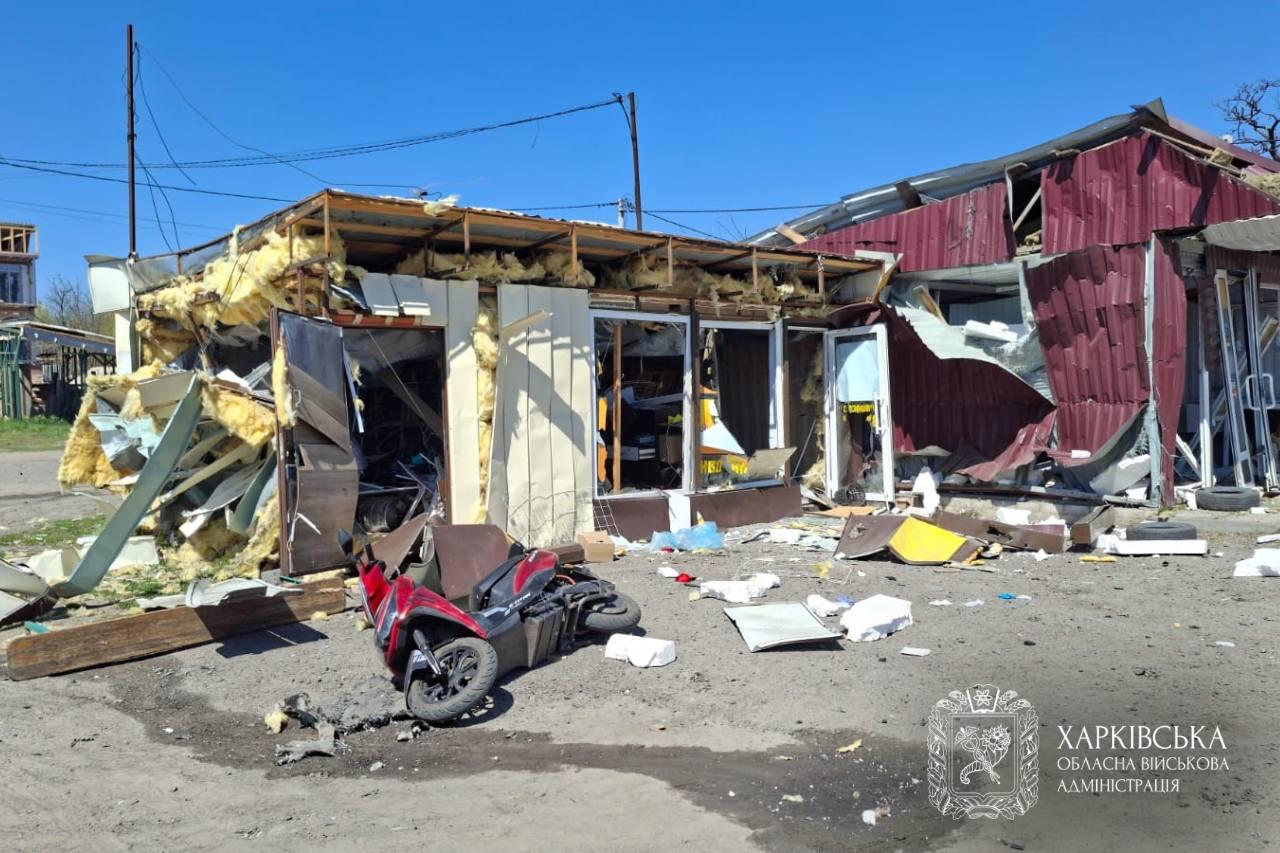 Фото (3) последствий ракетного удара по Мерефе. Источник &ndash; Харьковская ОВА