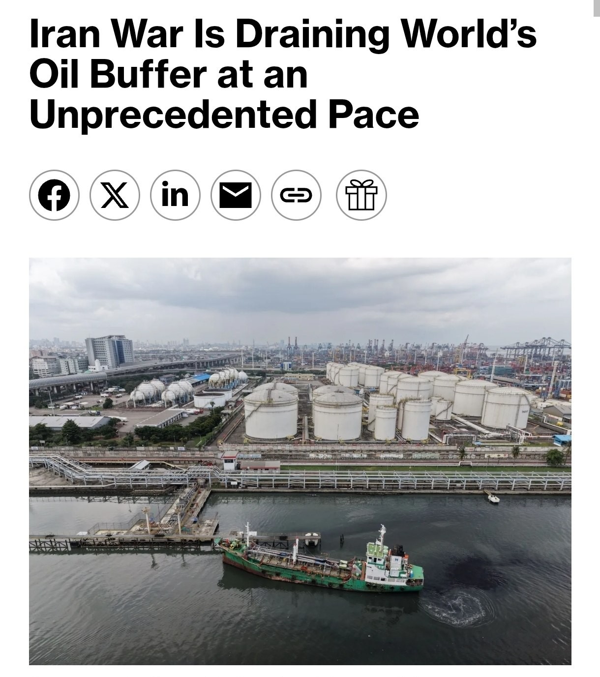 Снимок заголовка на bloomberg.com &ndash; Из-за войны с Ираном мировые запасы нефти сокращаются рекордными темпами