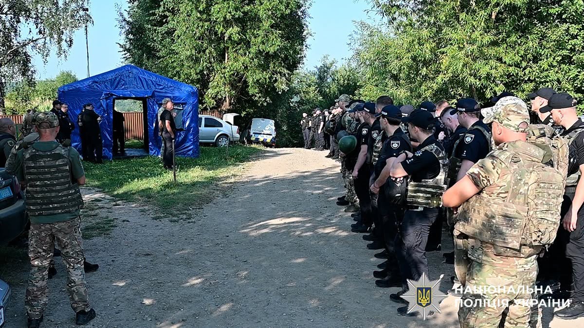 Фото подготовки в операции по задержанию. Источник &ndash; Полиция