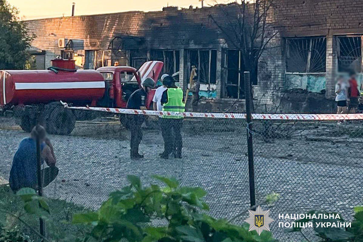 Фото гасіння пожежі після удару дрона РФ. Джерело &ndash; Поліція України